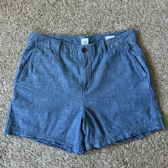 GAP chambray cotton classic 5” shorts. Coastal. Preppy. Tennis prep. EUC. 10 - Picture 1 of 9